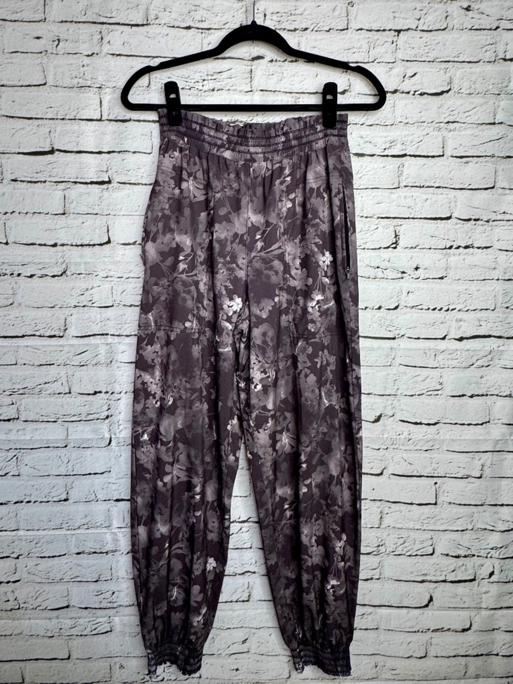Athleta Savannah Jogger Lumen Floral